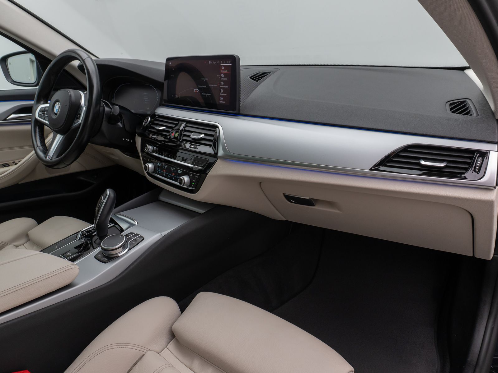 Fahrzeugabbildung BMW 530d  Panorama Kamera Laser HUD DAB HiFi Komfort