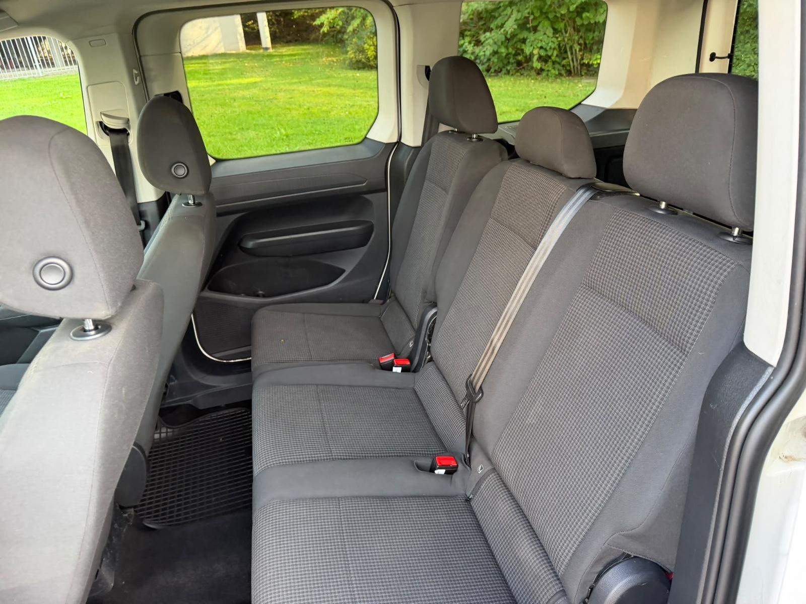 Volkswagen Caddy Basis.Zahnriemen ist neu. TÜV neu