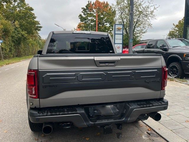 Ford F 150 Raptor 1 Hand