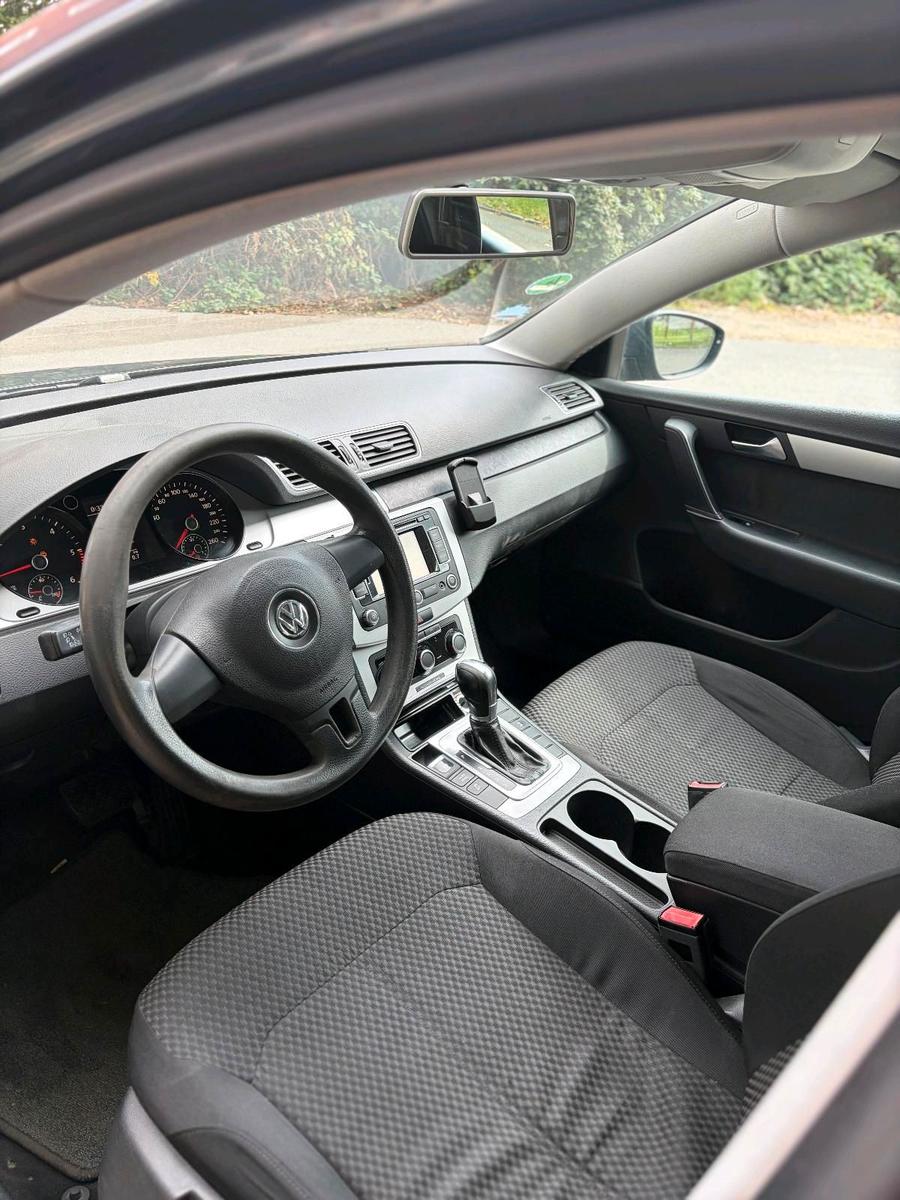 Volkswagen Passat 2011 — photo 7