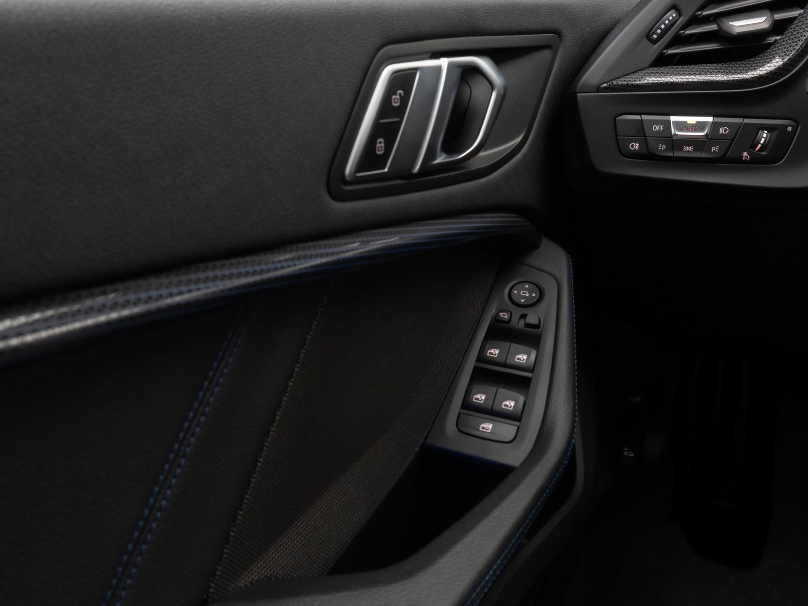 Fahrzeugabbildung BMW M135i xD HUD DAB H/K Komfort 19" Lenkradheizung
