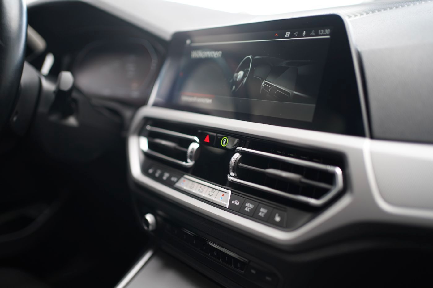 Fahrzeugabbildung BMW 320d Advantage +Teilleder+Live Cockpit Prof.+PDC