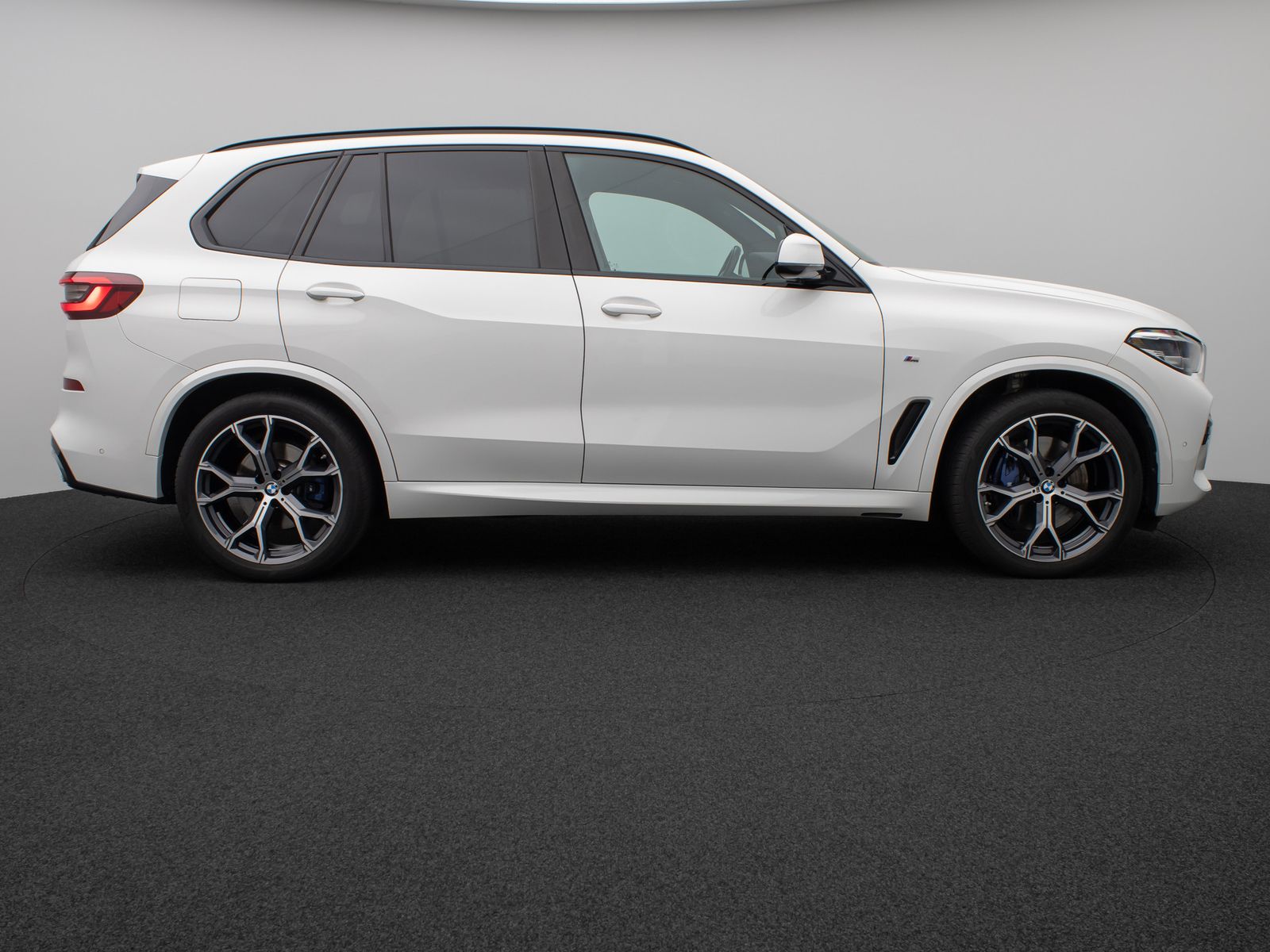 Fahrzeugabbildung BMW X5 xD30d M Sport Panoram Kamera HUD DAB HiFi 21"