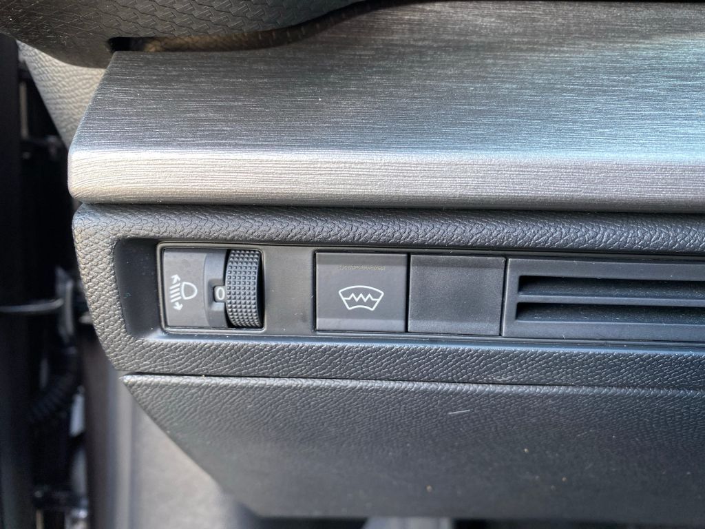 Fahrzeugabbildung Citroën C5 X 130 Automatik FEEL PACK *ACC*Navi*19Zoll*