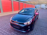 Kia Rio Dream Team - Kia Rio mit Benzin-Antrieb: Limousine