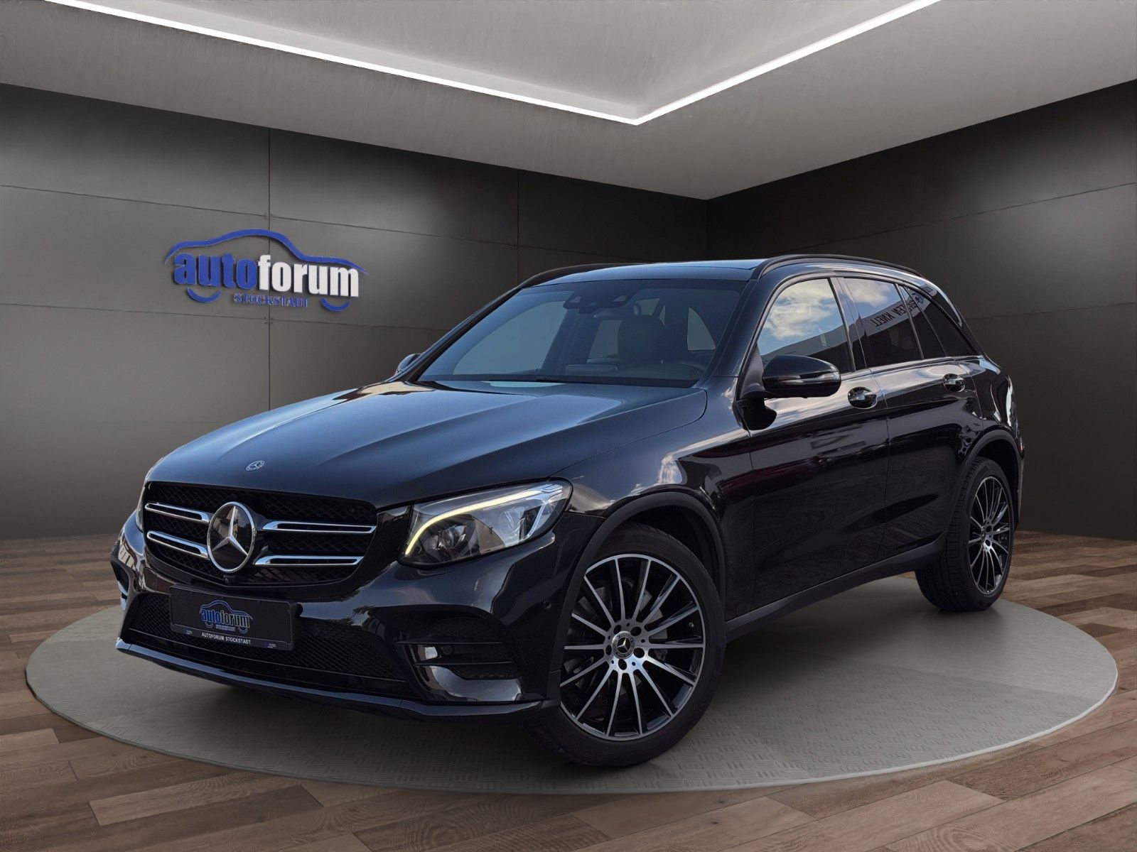 MERCEDES-BENZ GLC 220 d 4Matic AMG AHK°ACC°PANO°KAMERA°HEAD-UP