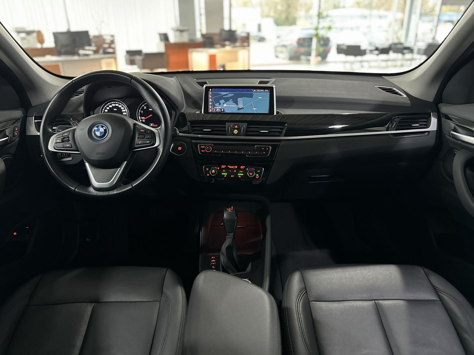 Fahrzeugabbildung BMW X1 xD25e Panorama Kamera DAB Lordos Navi Leder