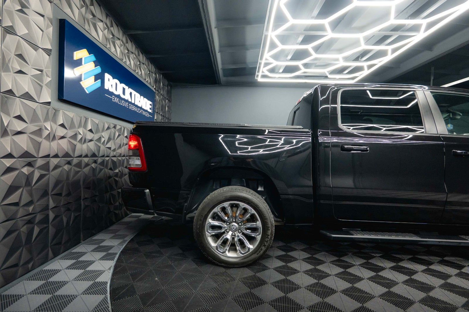 Fahrzeugabbildung Dodge RAM 5.7 V8 HEMI 4x4 BLACK *LPG 200L*Unfallfrei*