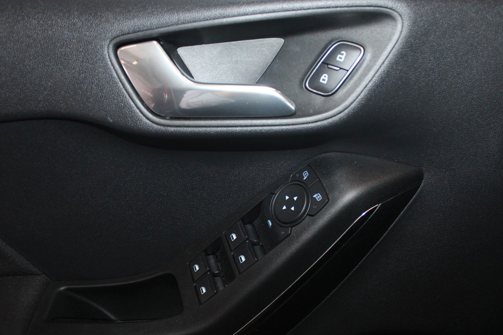 Fahrzeugabbildung Ford Fiesta MHEV ST-Line 5-trg LED WinterPaket 1.Hand