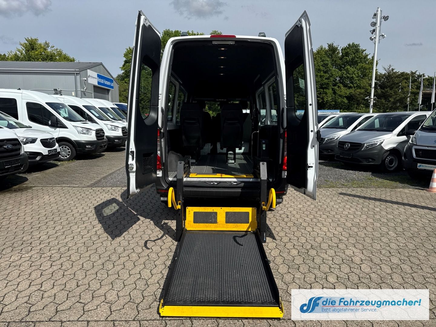 Fahrzeugabbildung Mercedes-Benz Sprinter III Tourer 311 CDI L2 VI Totwinkelassis