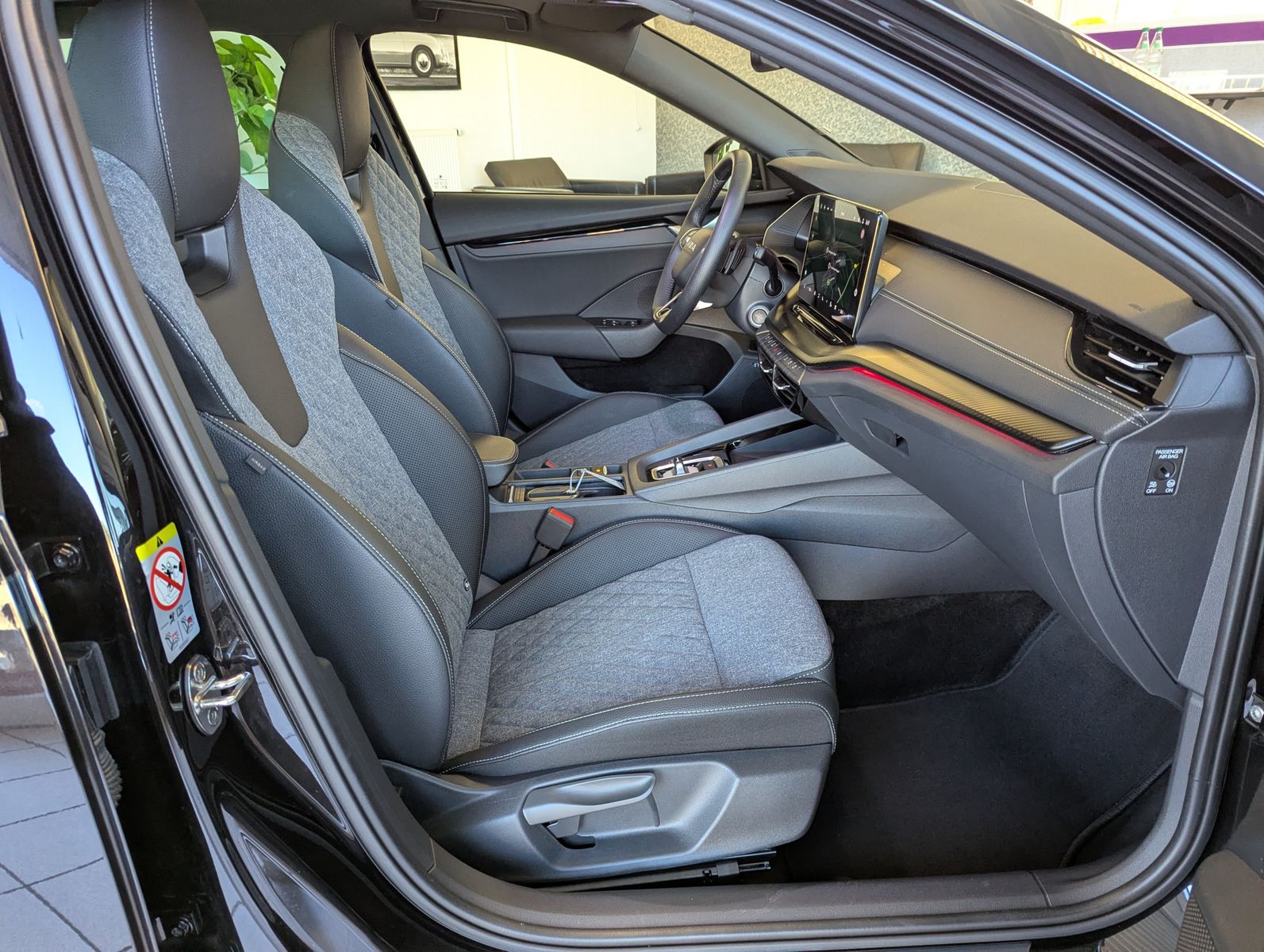 Fahrzeugabbildung SKODA Octavia 2.0 TDI Sportline Canton Matrix Pano 5J