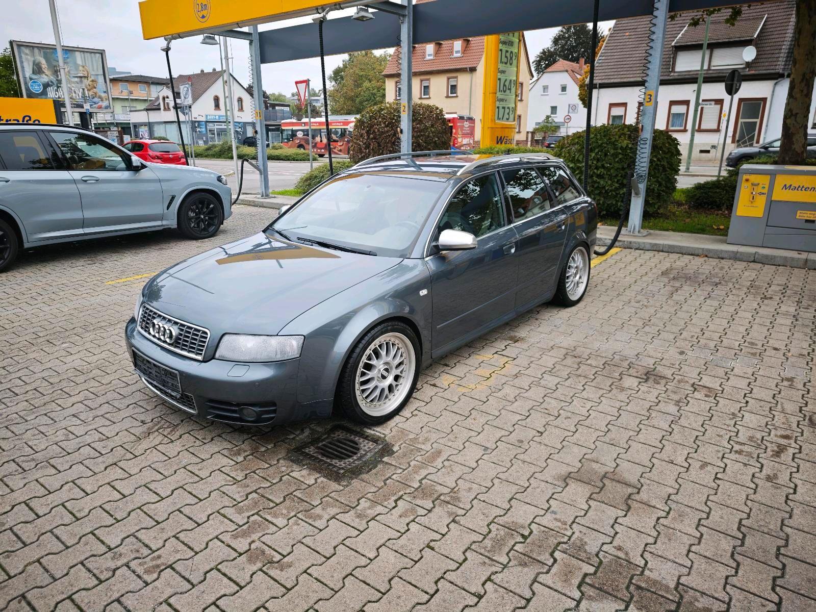 Audi  2004 — rear view