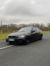 BMW E90 320i Limousine 2. Hand VFL - BMW 320 Limousine 320i e90 mit Benzin-Antrieb