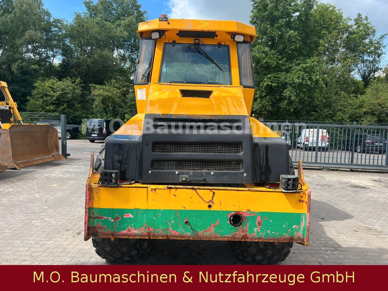 Fahrzeugabbildung Dynapac CA 302 D / Walzenzug / 12,5 t /