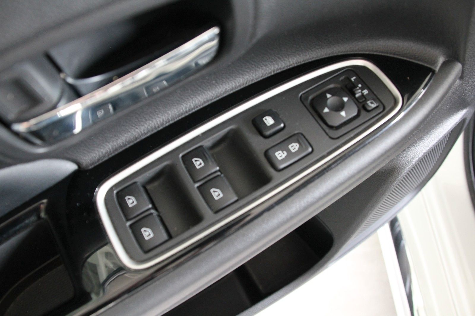 Fahrzeugabbildung Mitsubishi Outlander PHEV Basis Spirit 4WD