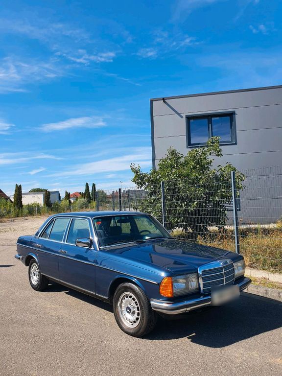 Image of Mercedes-Benz 230
