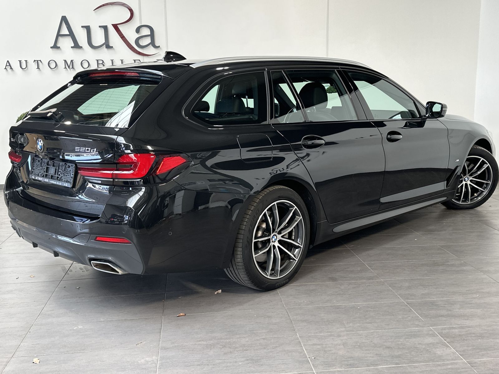 Fahrzeugabbildung BMW 520d Touring xDrive M-Sport NAV+LED+ACC+HIFI+DDC
