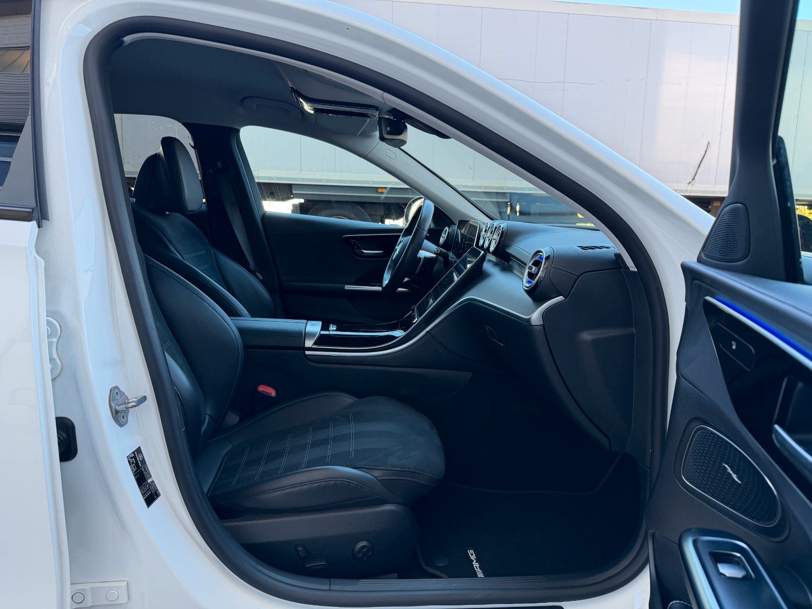 Fahrzeugabbildung Mercedes-Benz C 300 AMG Night+R-Kamera+LED+Ambiente+TOTW+18"