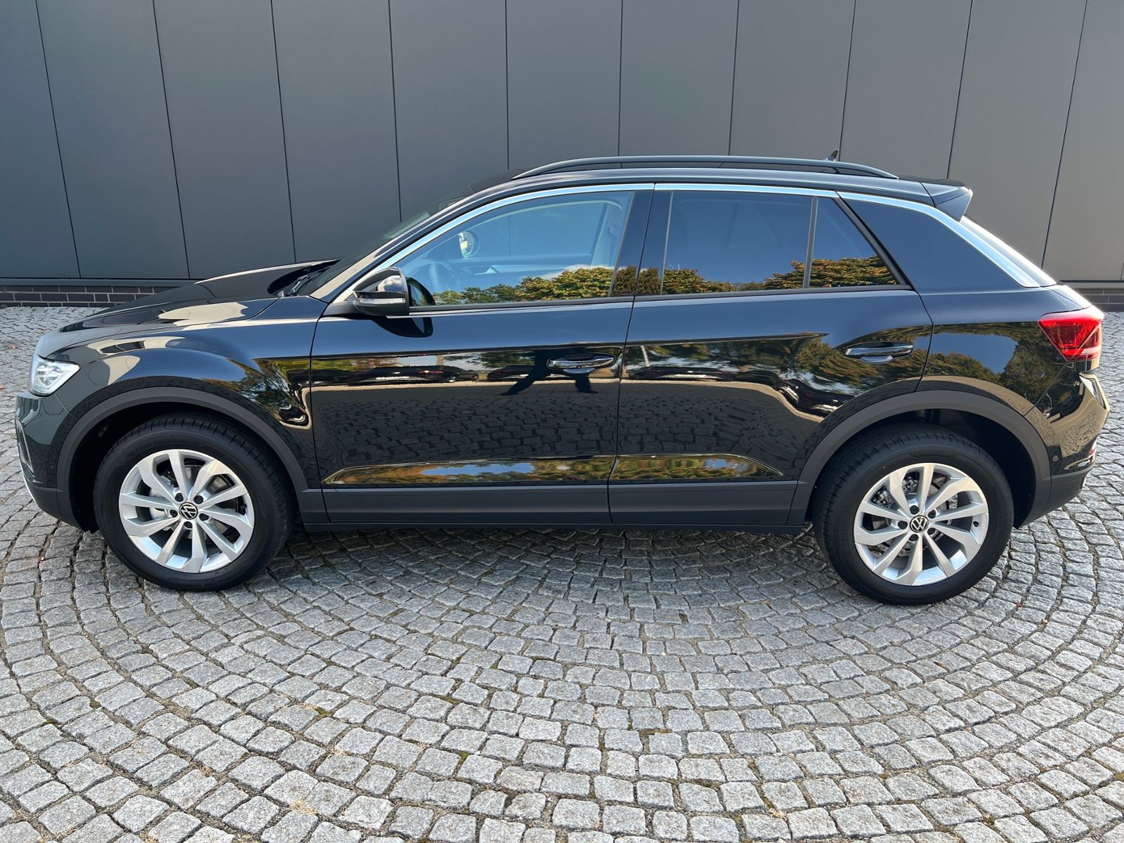 Fahrzeugabbildung Volkswagen T-Roc Life 1.0 TSI *LED, ACC, Kamera, 17''-LM*