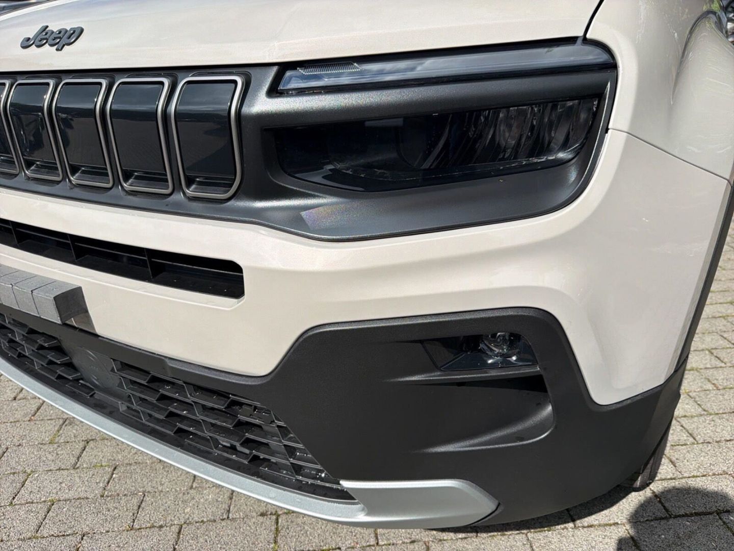 Fahrzeugabbildung Jeep Avenger Black Edition 1.2 MHEV -Panoramadach-MY2