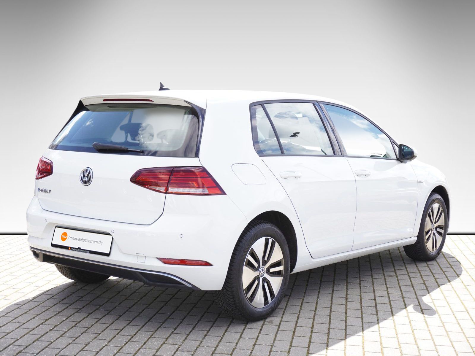 Fahrzeugabbildung Volkswagen Golf VII e-Golf Alu LEDScheinw. Navi App-Con. PD