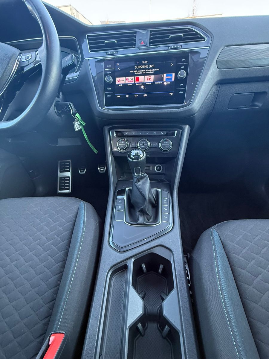Fahrzeugabbildung Volkswagen Tiguan IQ.DRIVE PANO NAVI KLIMAAUTO SITZHEIZ AHK