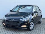 Hyundai i20 blue Classic - Hyundai i20: Schwarz