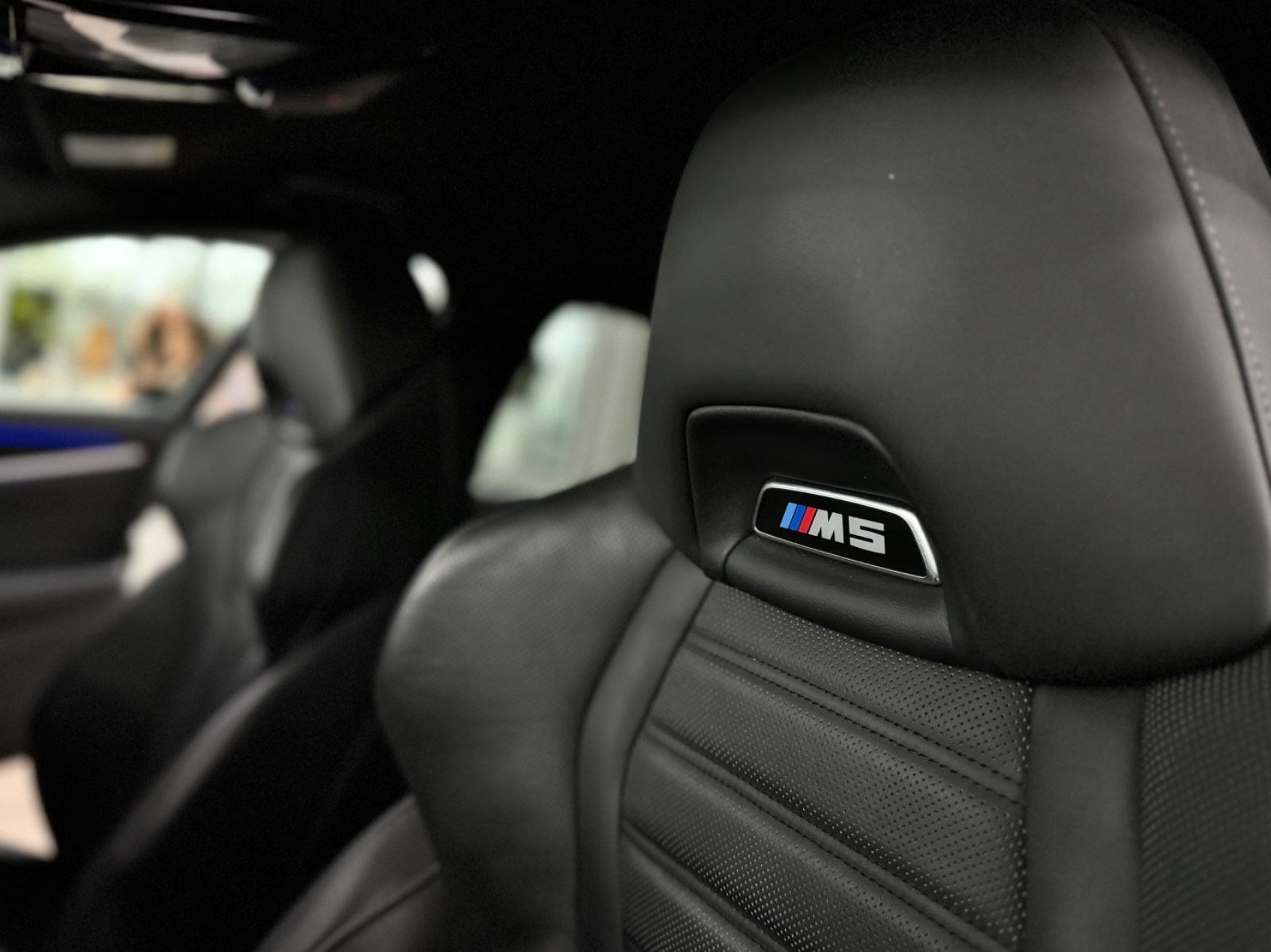 Fahrzeugabbildung BMW M5 xD Kamera H/K DAB HUD DisplayKey SoftCl ACC