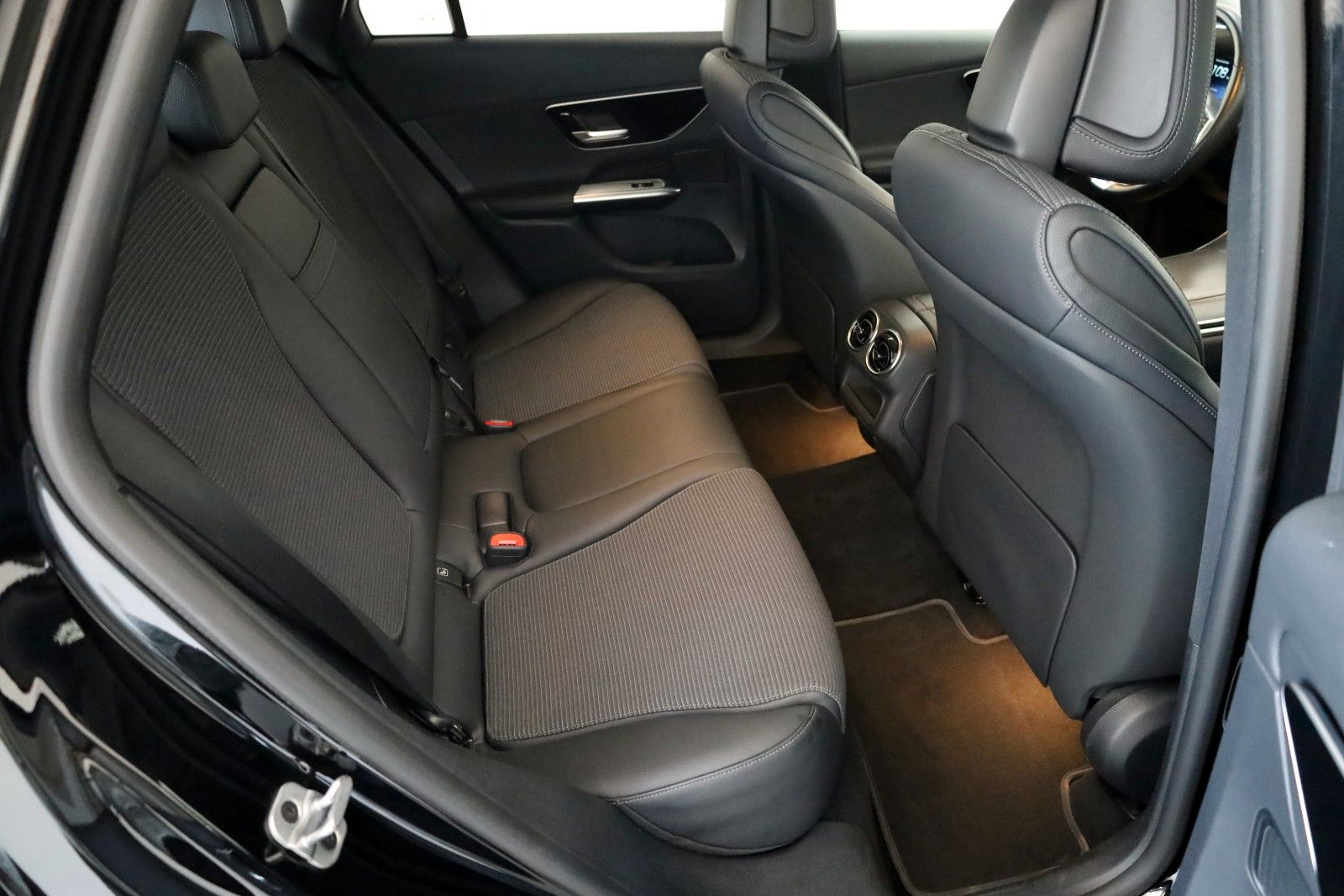 Fahrzeugabbildung Mercedes-Benz GLC 300e 4M Avantgarde T.Leder,Navi,LED,SH,Park