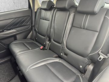 Mitsubishi Outlander 4WD PHEV *KEYLESS*PANORAMA*