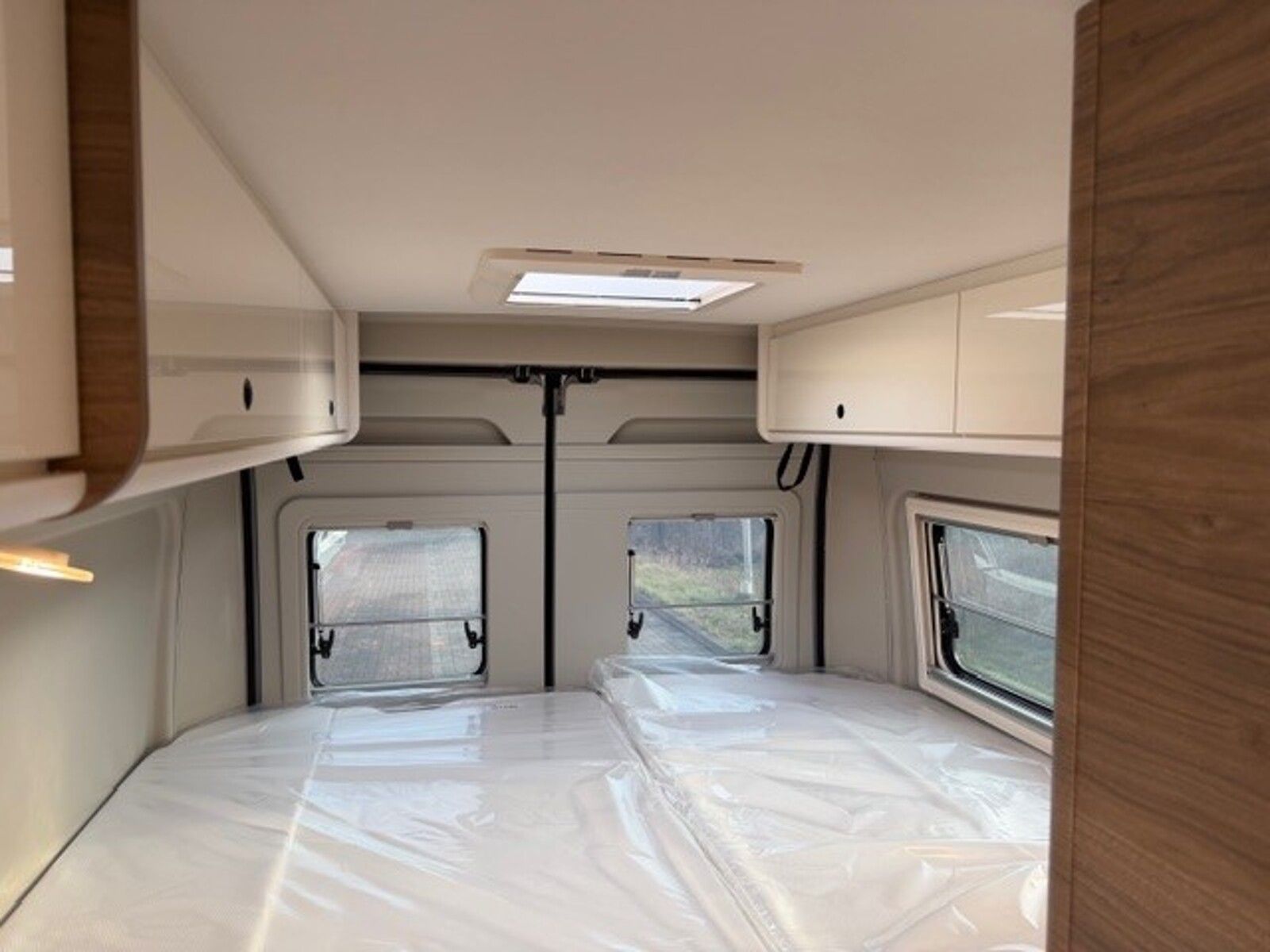 Fahrzeugabbildung CORIGON CV 60 S Solar Markise Travel+ by Hymer
