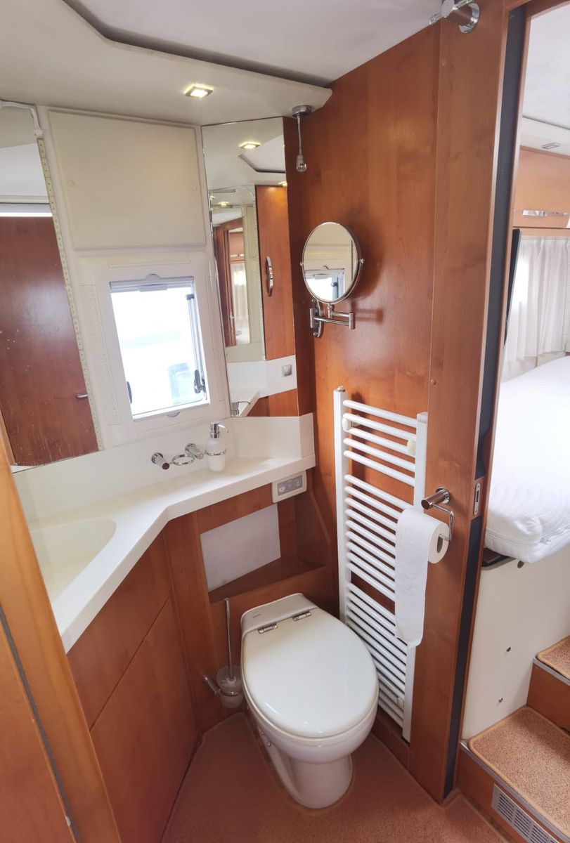 Fahrzeugabbildung Phoenix Maxi-Liner 8000 L