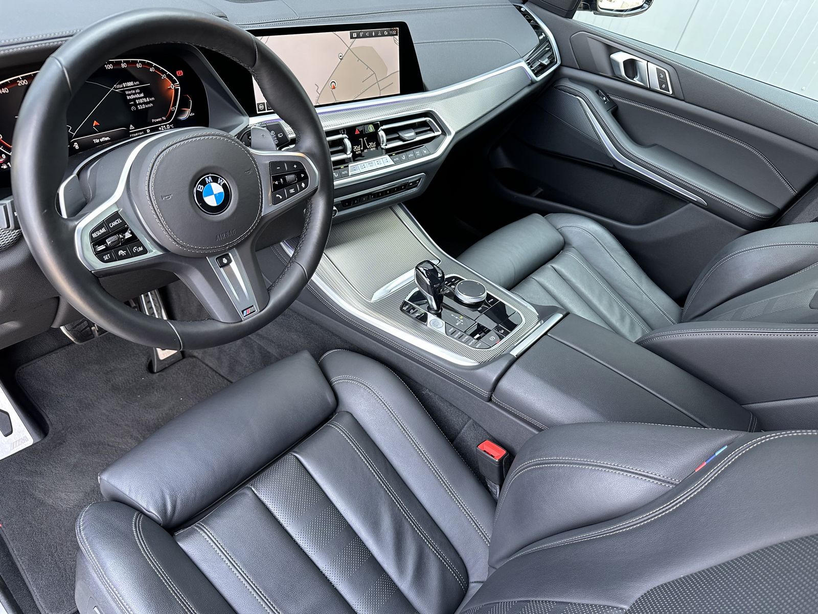 Fahrzeugabbildung BMW X5 xDrive30d M-Sport NAV+LED+AHK+360°+21ZOLL+PP
