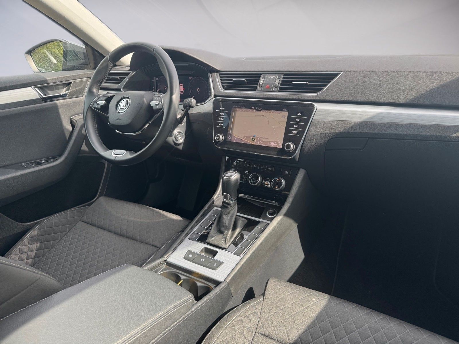 Fahrzeugabbildung SKODA Superb Combi Ambition 1.5 TSI