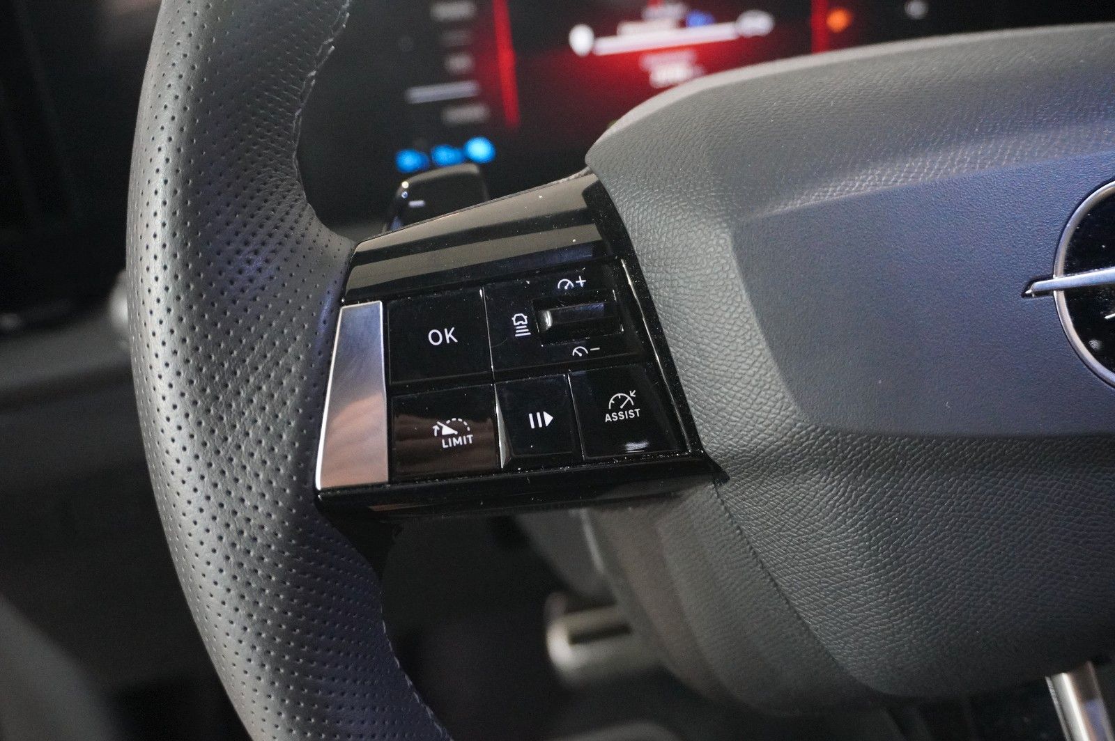 Fahrzeugabbildung Opel Astra L Lim. 1.6 HYBRID GS SPORT NAVI/360°/SPORT