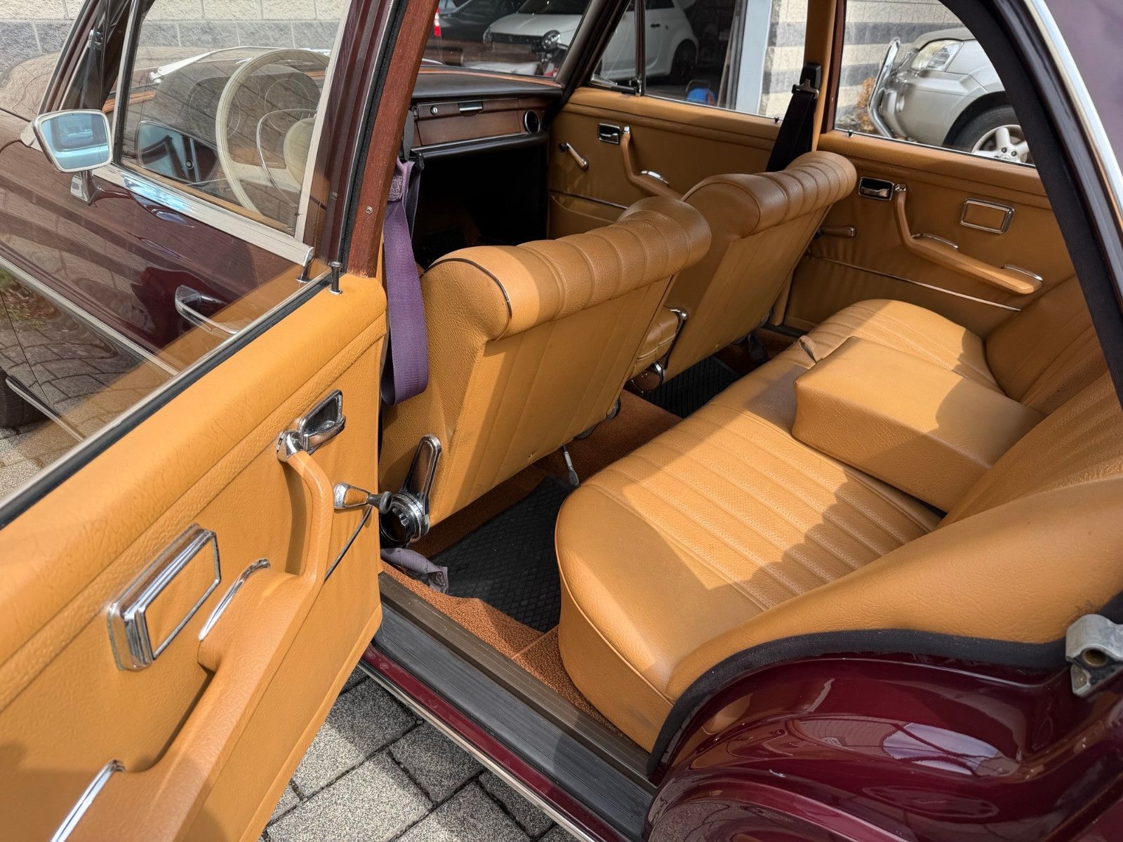 Fahrzeugabbildung Mercedes-Benz 280 SE Automatik / Schweizer Erstzulassung