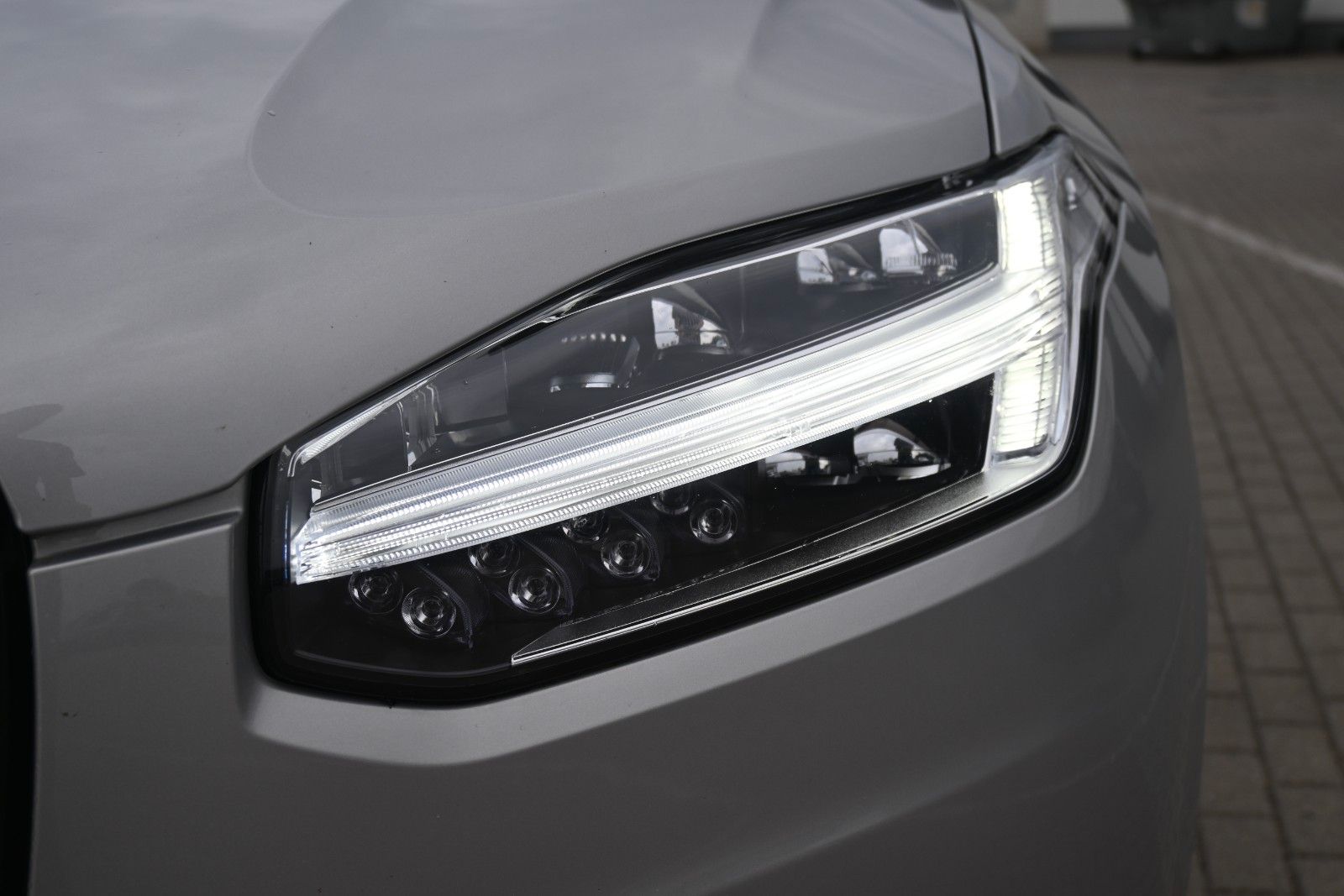 Fahrzeugabbildung Volvo XC90 B5 D AWD Dark*STDHZG*PANO*360°*22"