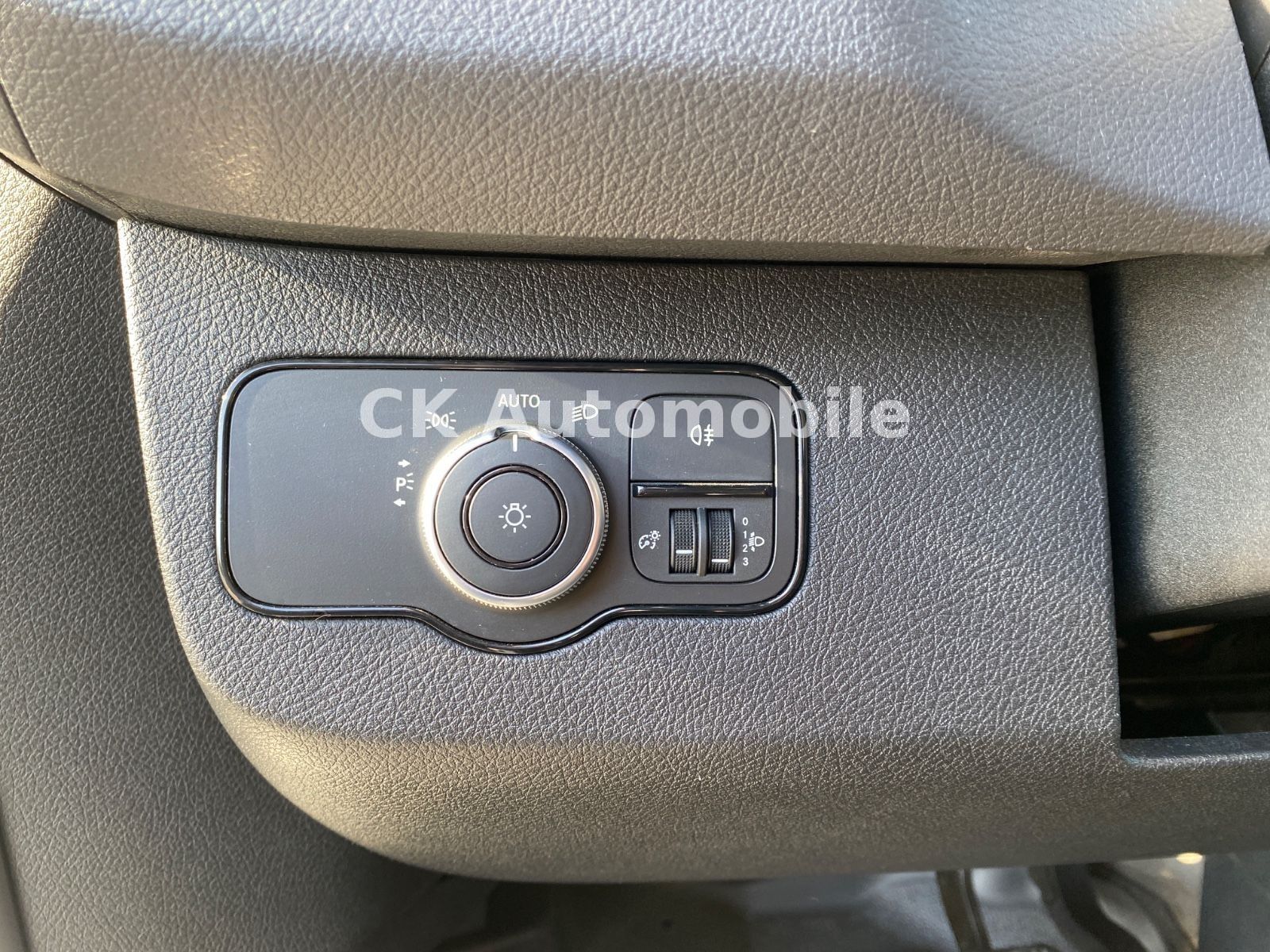 Fahrzeugabbildung Mercedes-Benz Sprinter III Kasten 316 RWD Mixto Autom./5 Sitze