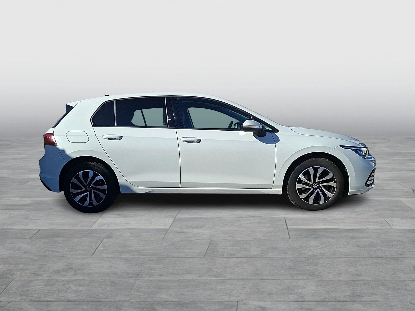 Fahrzeugabbildung Volkswagen Golf VIII TSI Active LED Navi AID SHZ PDC