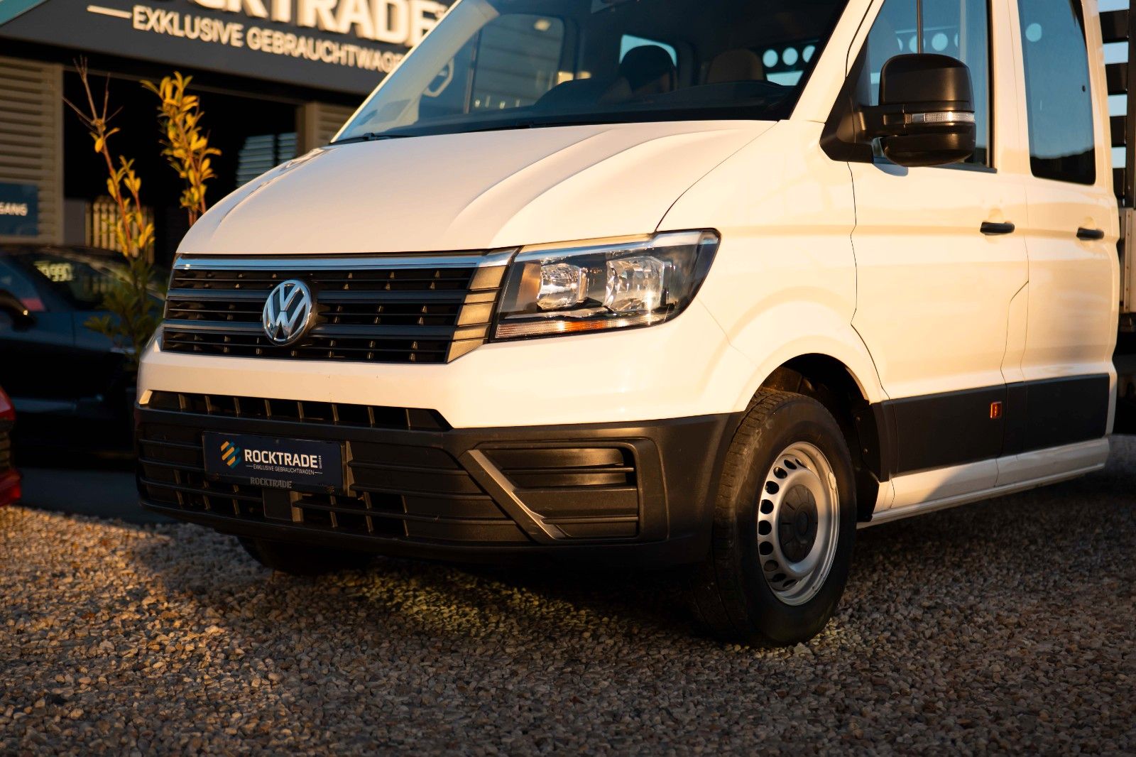 Fahrzeugabbildung Volkswagen Crafter Pritsche 35 DOKA lang FWD 7 Sitze 19%