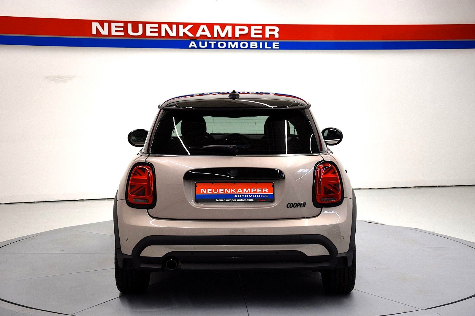 Fahrzeugabbildung MINI Cooper Classic Trim Leder Automatik Navi Shz PDC