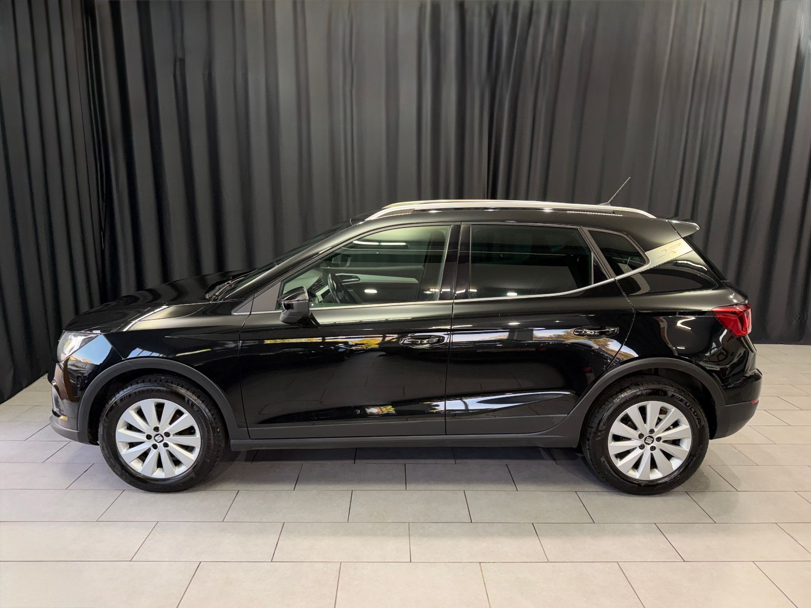 Fahrzeugabbildung SEAT Arona Xcellence|PDC|NAVI|ACC|LED