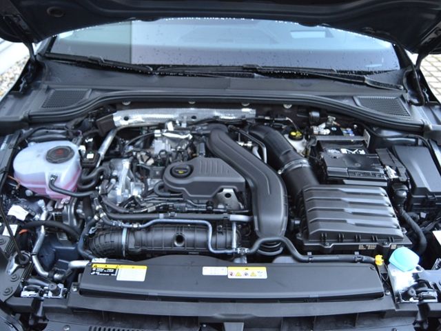 Golf VIII 1.5 eTSI DSG Style AHK/17-ZOLL/LED/BUS