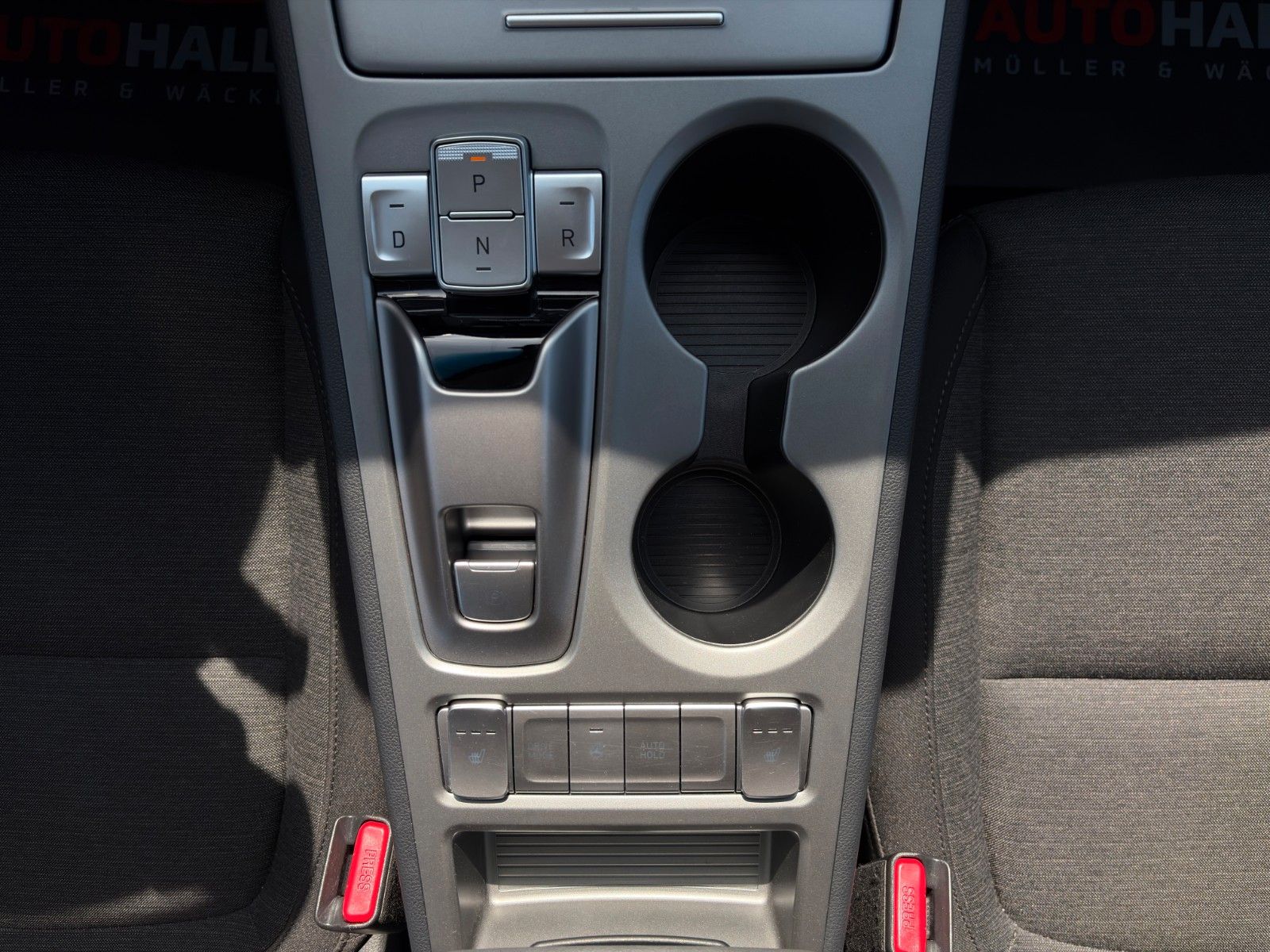 Fahrzeugabbildung Hyundai KONA E Select SHZ LHZ ACC Navi CarPlay PDC LKA