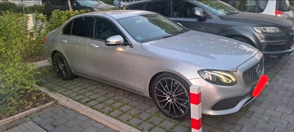 Image of Mercedes-Benz E 200