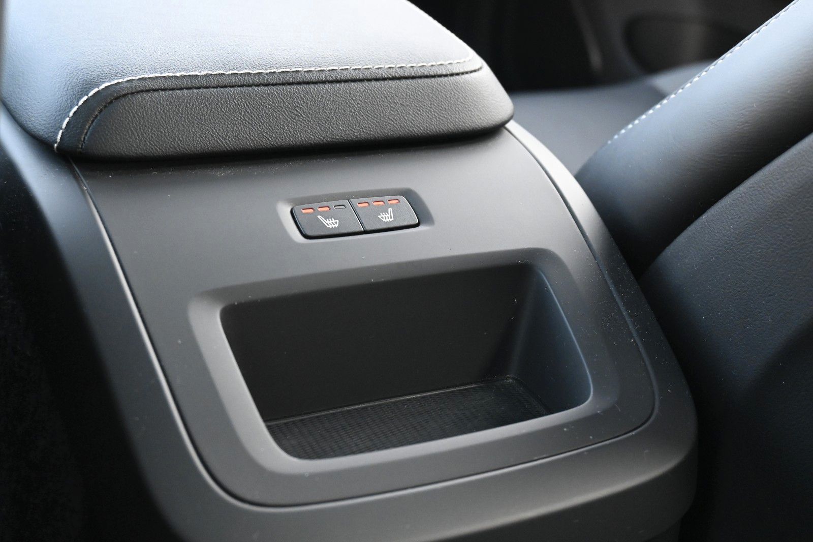 Fahrzeugabbildung Volvo XC60 T8 Ultimate Dark AWD*AHK*360°*PANO*