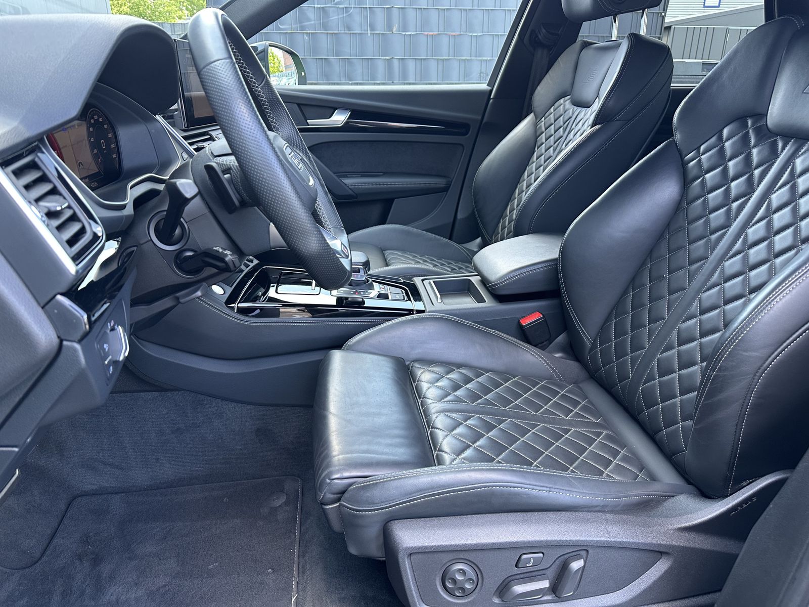 Fahrzeugabbildung Audi SQ5 Black NAV+LED+KAMERA+LUFTFEDERUNG+21ZOLL+VC