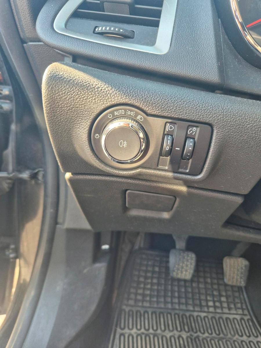Opel Astra 2012 — photo 13