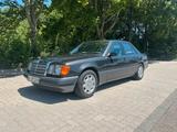 Mercedes-Benz Mercedes Benz W124 220E H Zulassung - Mercedes-Benz 220: W124
