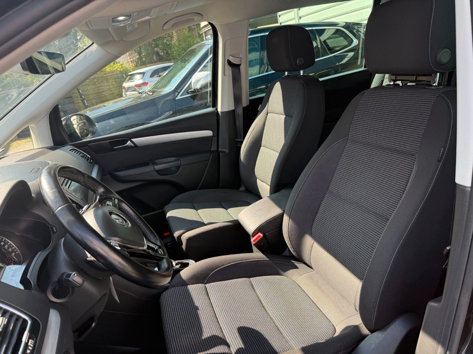 Fahrzeugabbildung Volkswagen Sharan Comfortline Automatik 7. Sitzer